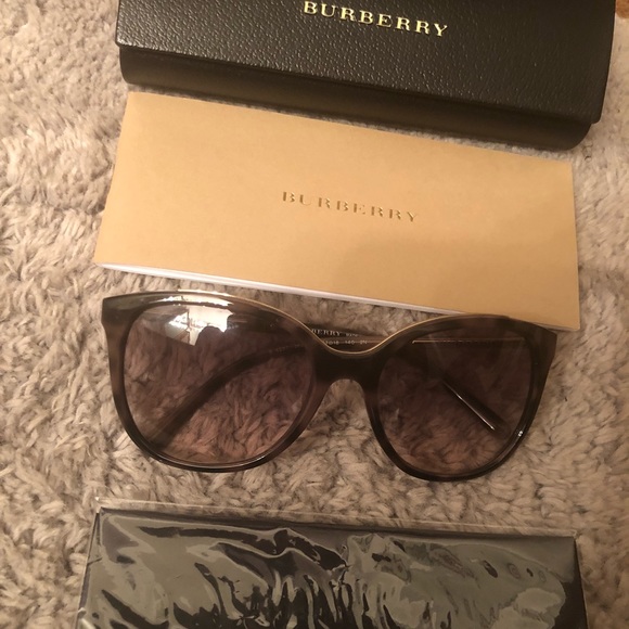 Authentic Burberry glasses - Picture 1 of 2